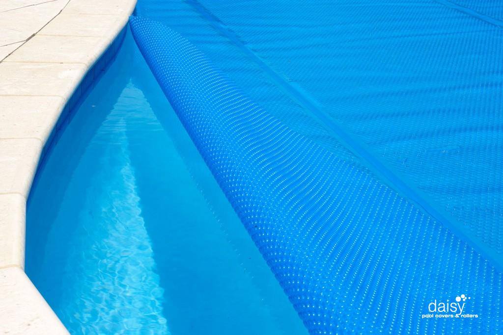 A Complete Guide to Solar Pool Covers - Toronto Pool Supplies Blog
